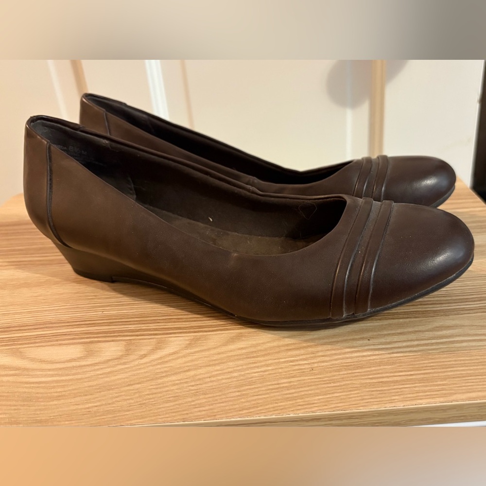 Wear-Ever FREDA Brown Women's Wedge Flats Sz 8.5